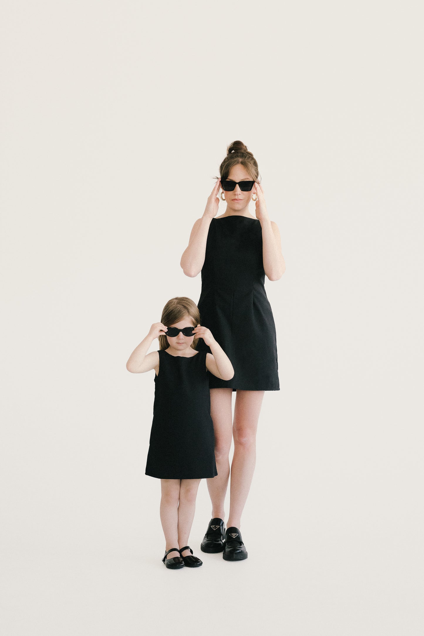 La mini robe noire pour filles