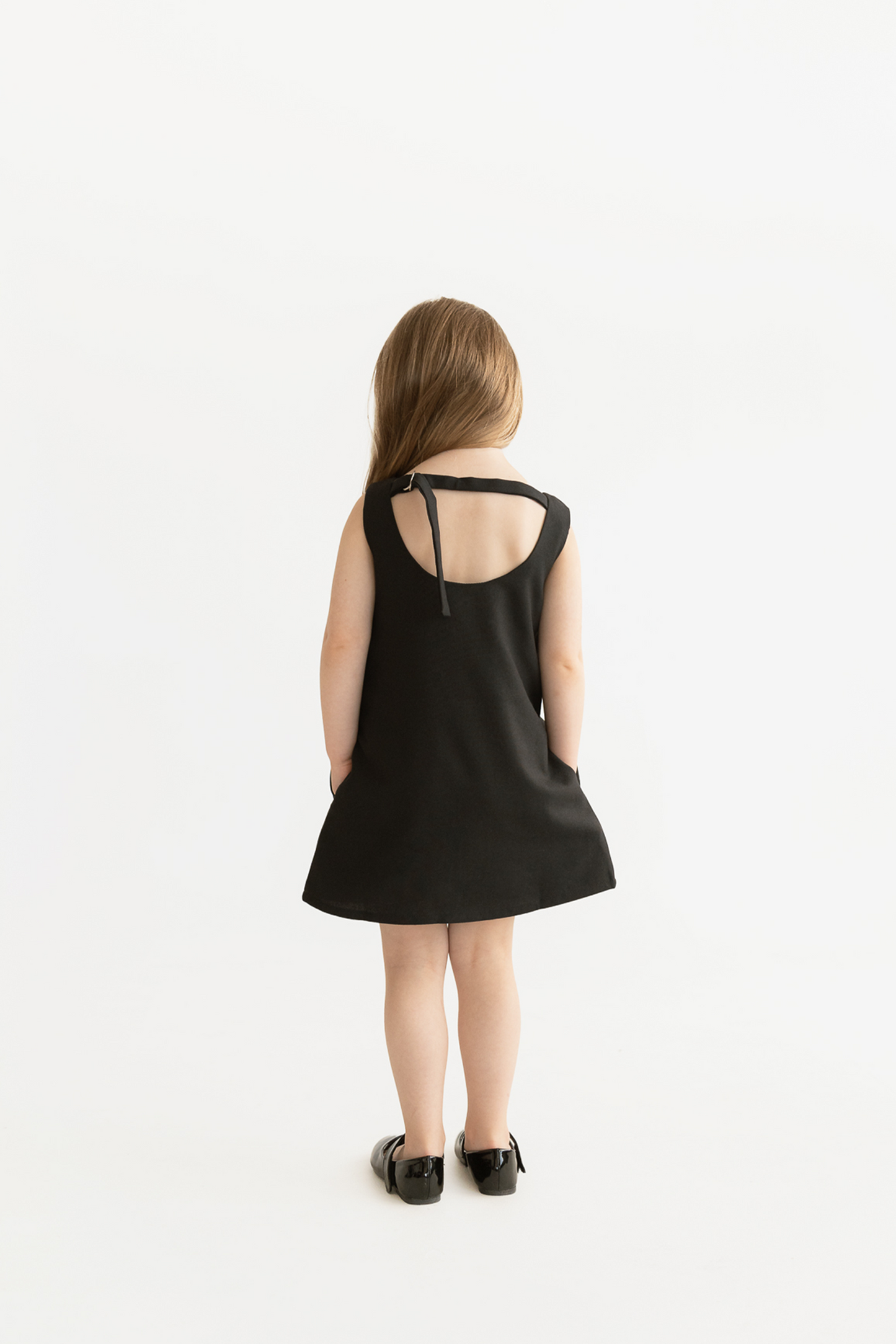 La mini robe noire pour filles